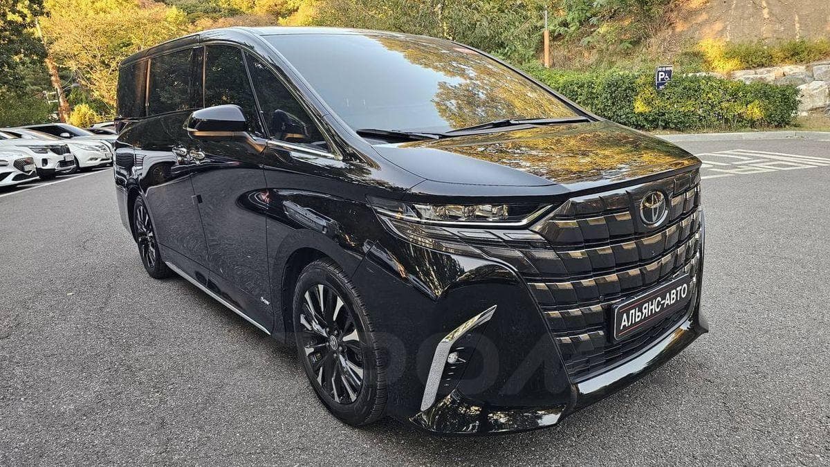 Toyota Alphard 2025 — фото 1 из 10
